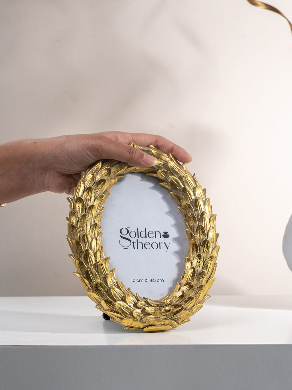 Gold Leaf Pattern Oval Photo Frame - The Golden Theory