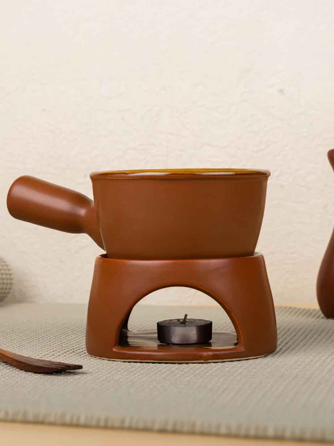 Golden Color Round Fondue Pot Secondary image