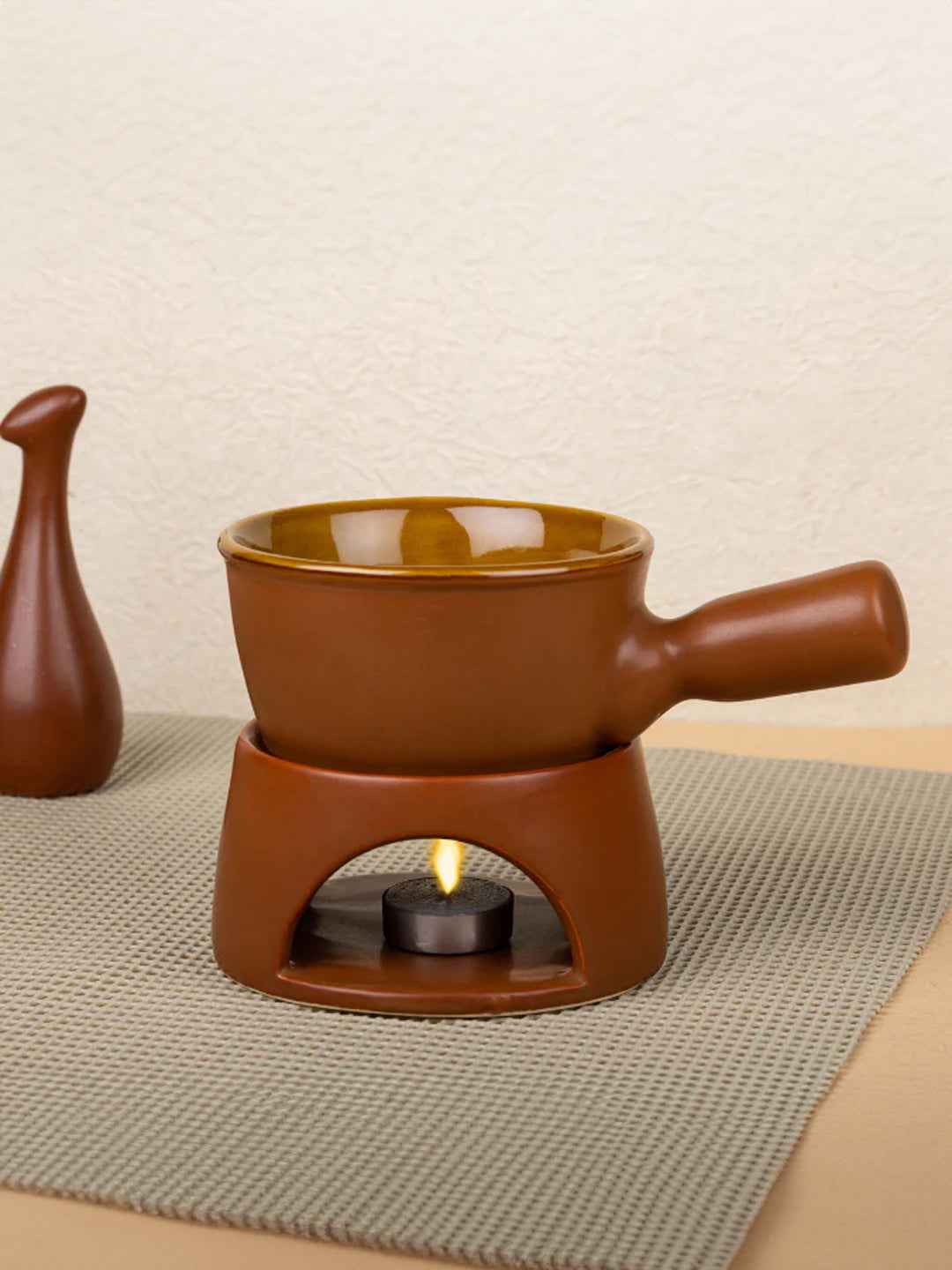 Golden Color Round Fondue Pot Main image