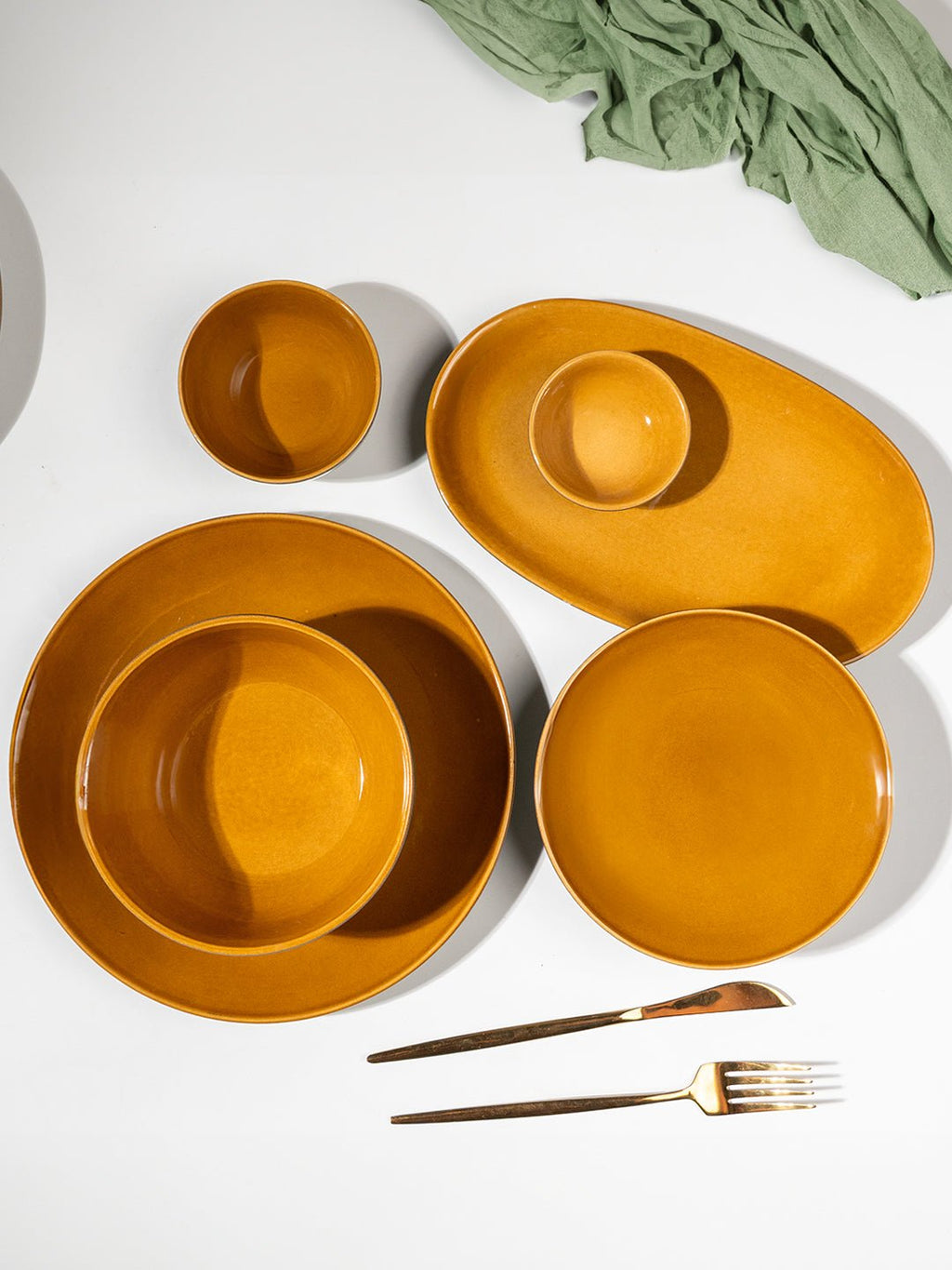 Golden Dinner Set with Green Exterior (Set of 23) - The Golden Theory