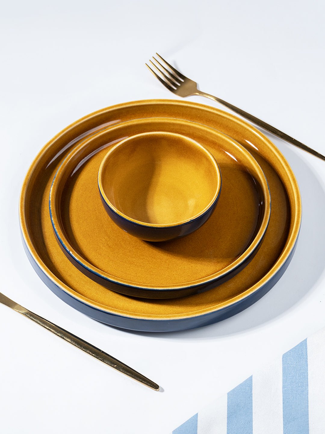 Golden Dinner Set with Navy Blue Exterior (Set of 18) Secondary image