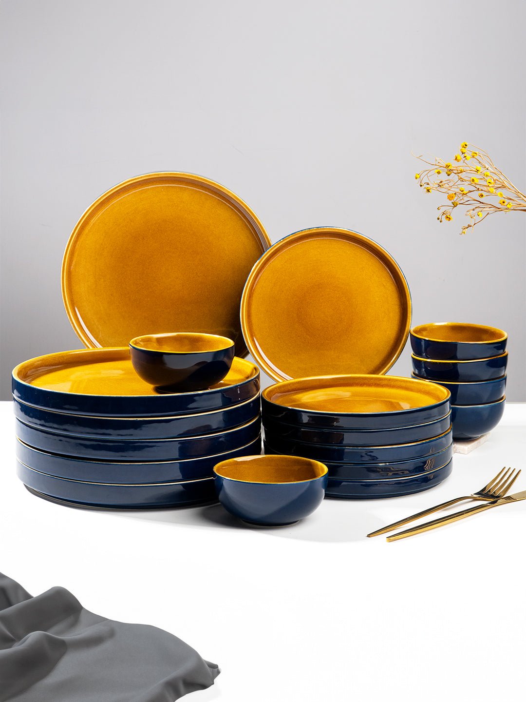 Golden Dinner Set with Navy Blue Exterior (Set of 18) - The Golden Theory Main image