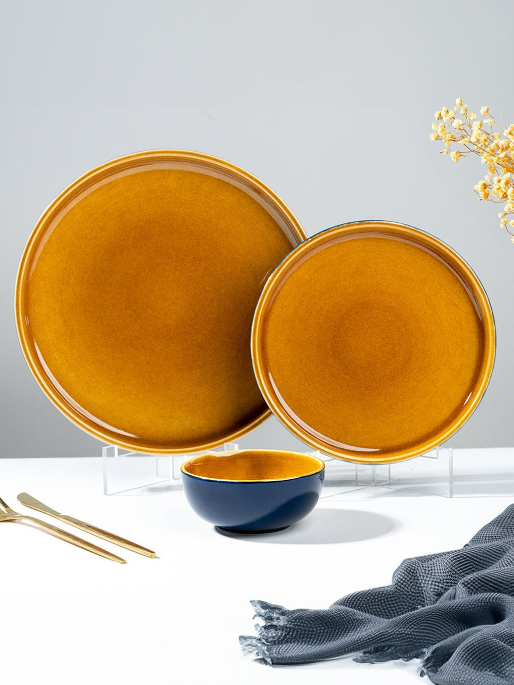 Golden Dinner Set with Navy Blue Exterior (Set of 18) - The Golden Theory