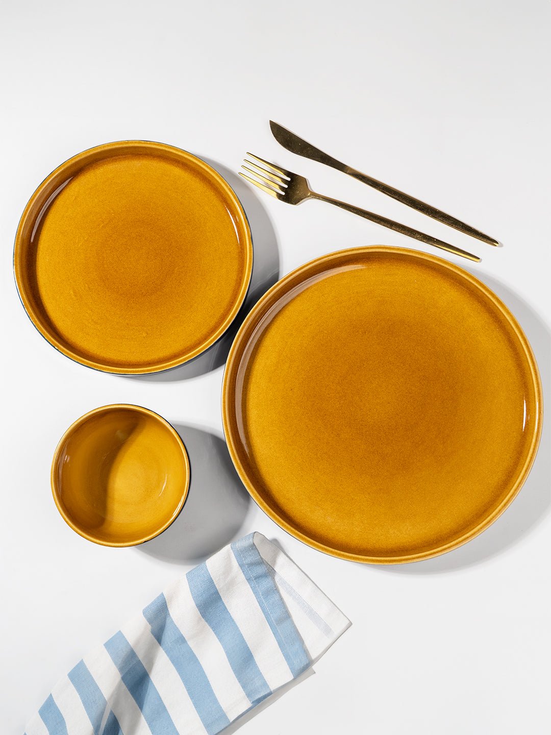 Golden Dinner Set with Navy Blue Exterior (Set of 18) - The Golden Theory