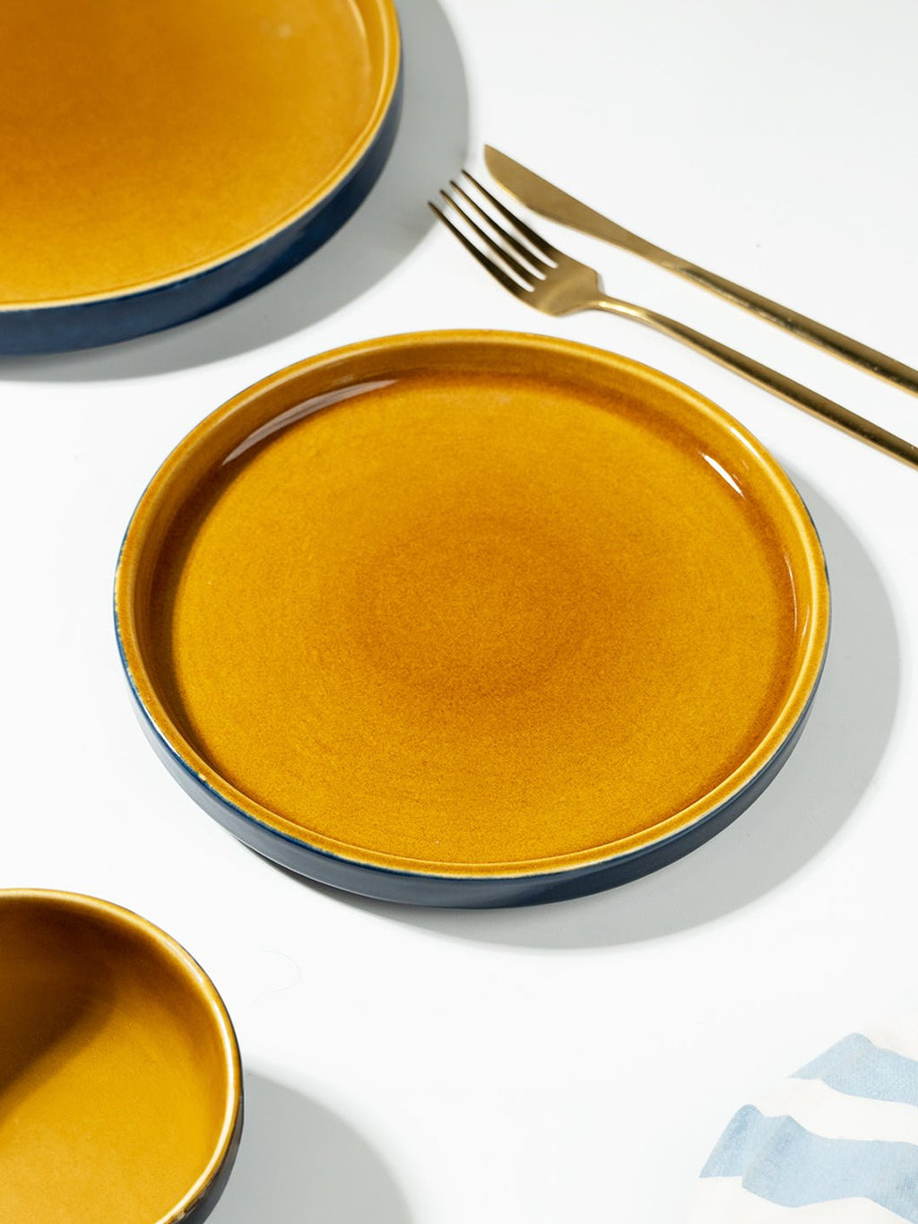 Golden Quarter Plate with Navy Blue Exterior - The Golden Theory