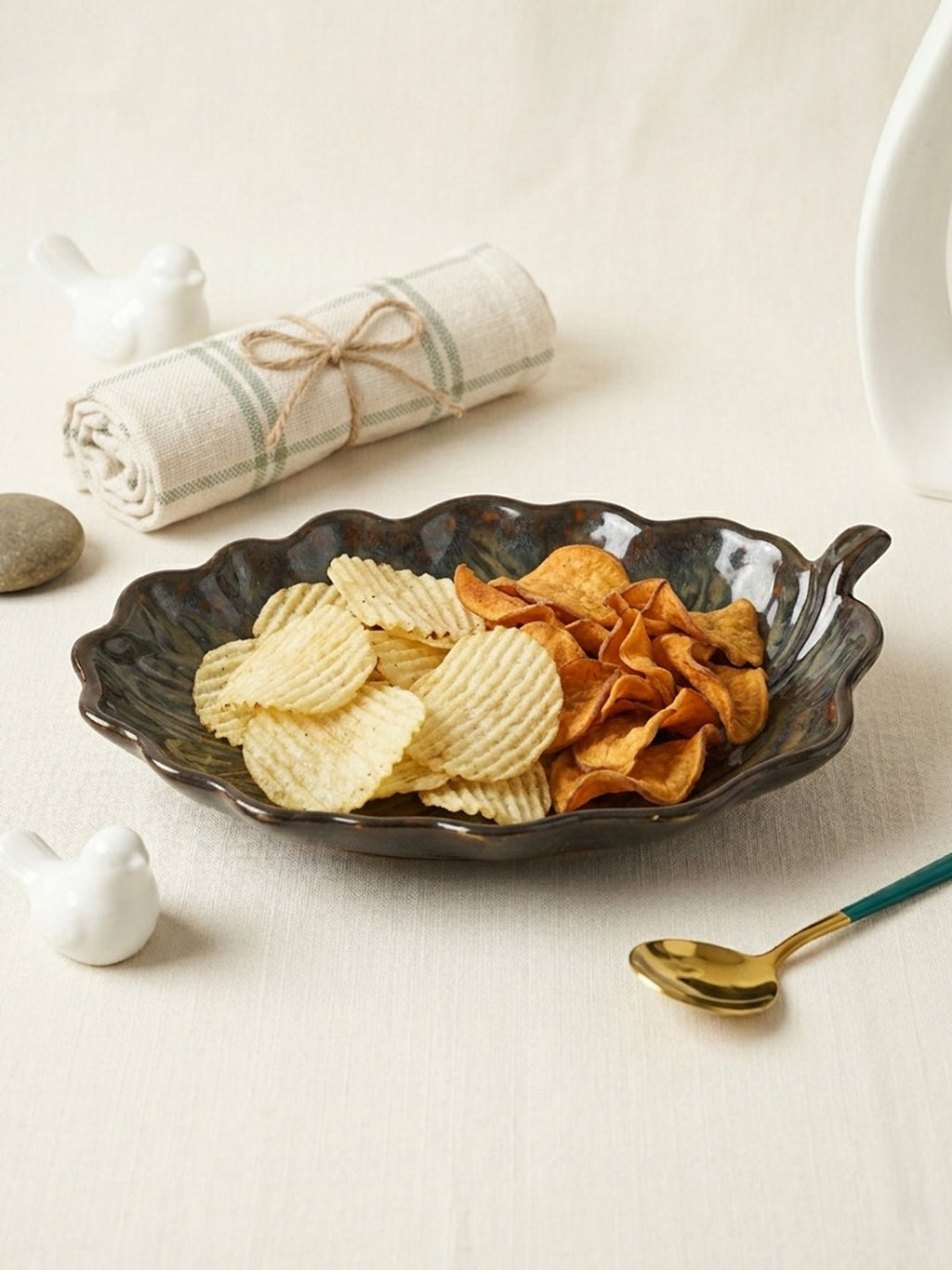 Green Ceramic Leaf Platter - The Golden Theory
