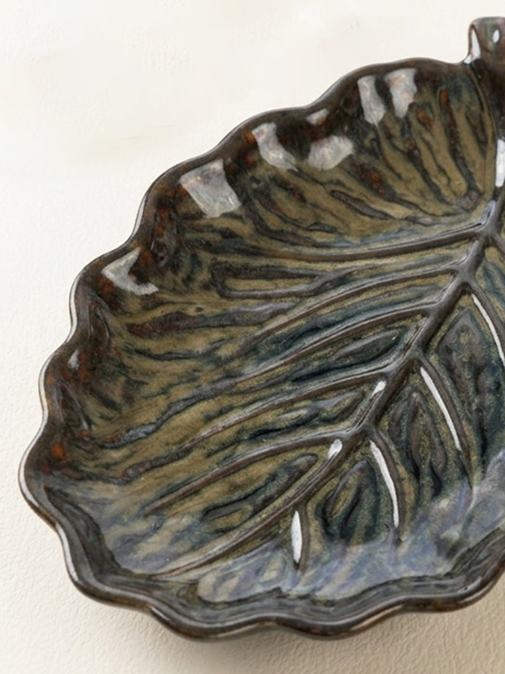 Green Ceramic Leaf Platter - The Golden Theory