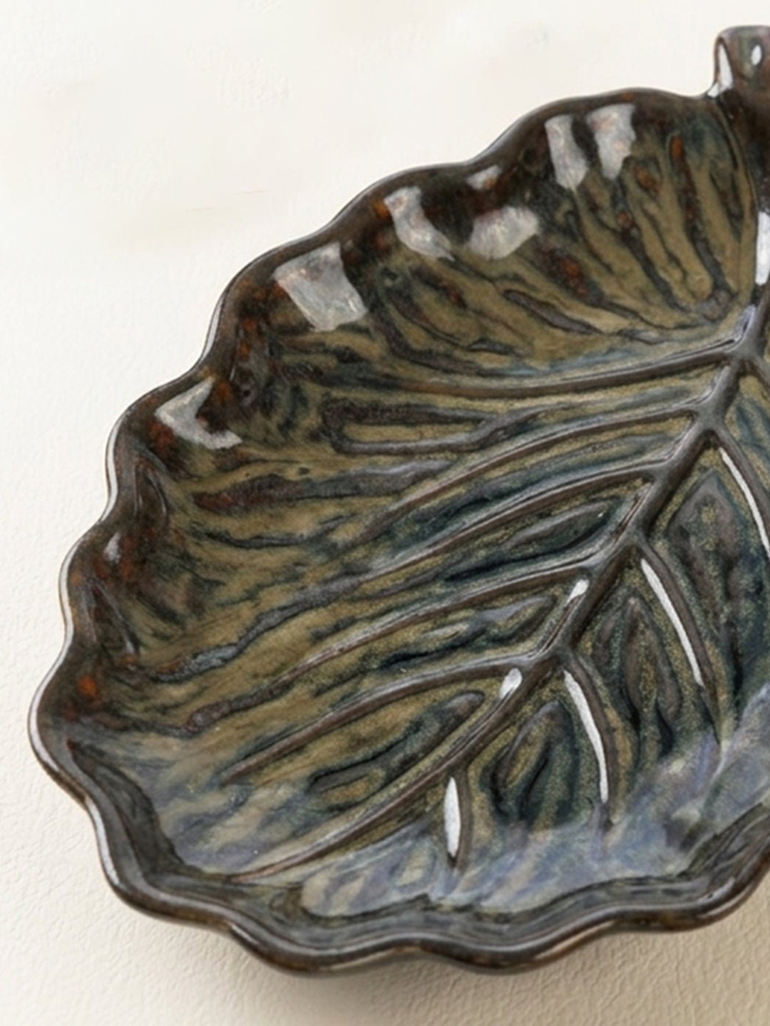Green Ceramic Leaf Platter - The Golden Theory