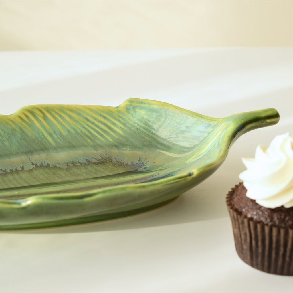 Green Ceramic Leaf Shaped Platter - The Golden Theory