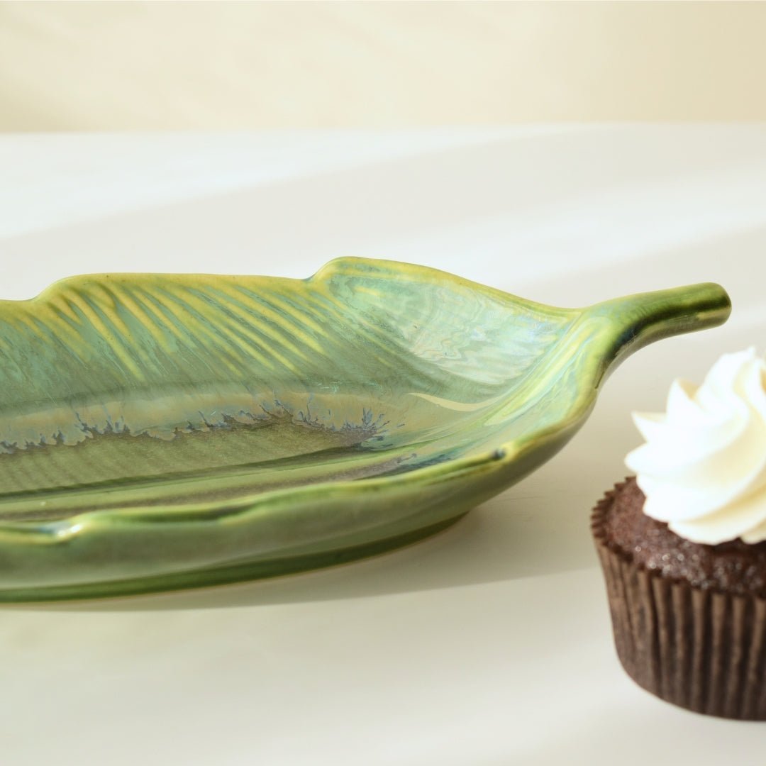 Green Ceramic Leaf Shaped Platter - The Golden Theory