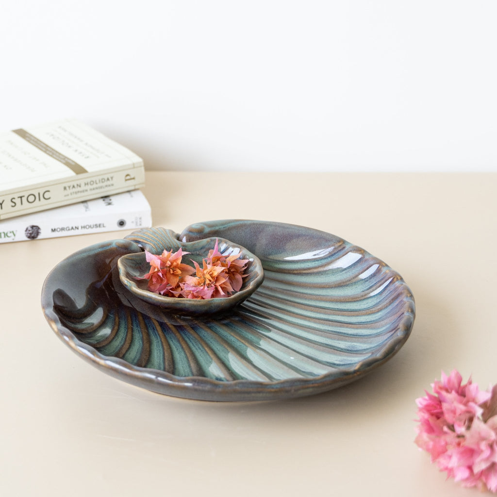 Green Ceramic Shell Shaped Chip and Dip Platter - The Golden Theory