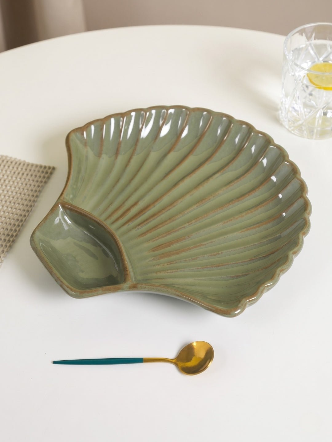 Green Color Shell-Shaped Platter - The Golden Theory Main image