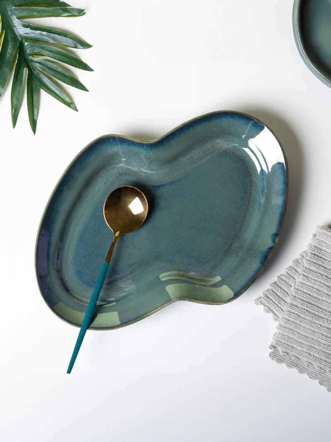 Grey Color Zig Zag Shaped Platter - The Golden Theory Main image