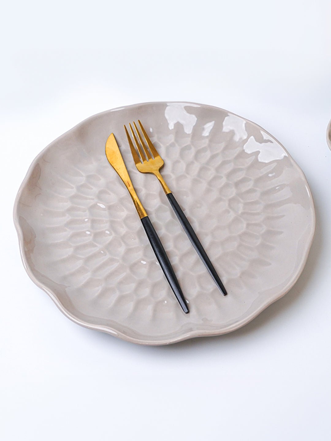 Grey Ripple Textured Ceramic Dinner Plate - The Golden Theory