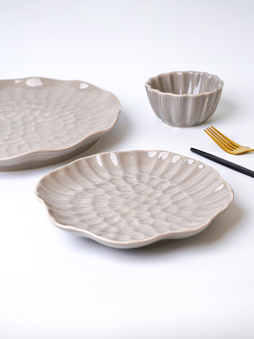 Grey Ripple Textured Ceramic Dinner Set of 18 - The Golden Theory
