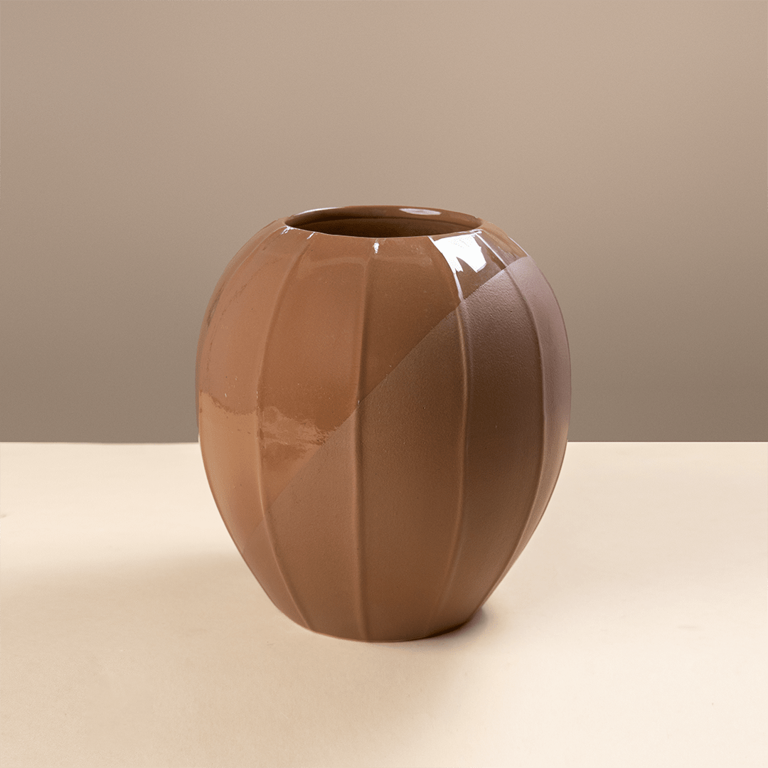 Half-Matte Half-Gloss Ceramic Flower Vase Secondary image