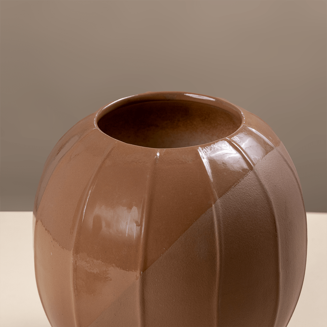 Half-Matte Half-Gloss Ceramic Flower Vase - The Golden Theory