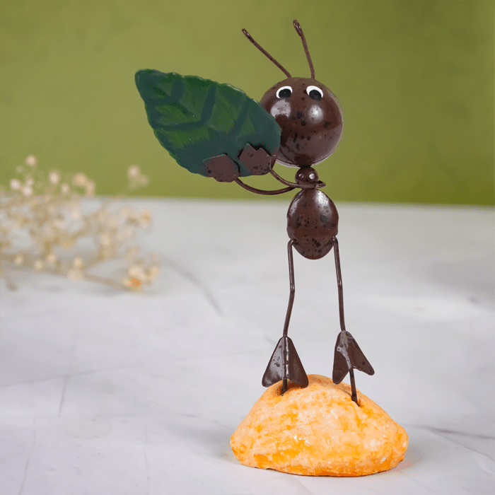 Handcrafted Metal Ant Figurines with Crystal Leaf - Set of 2 - The Golden Theory