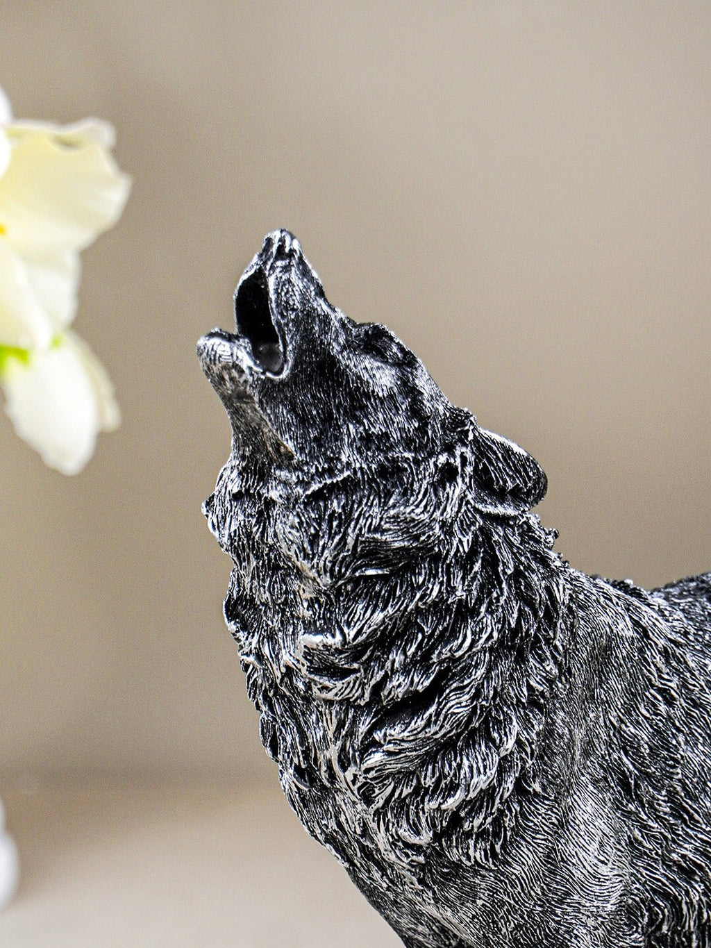 Howling Wolf Figurine - The Golden Theory