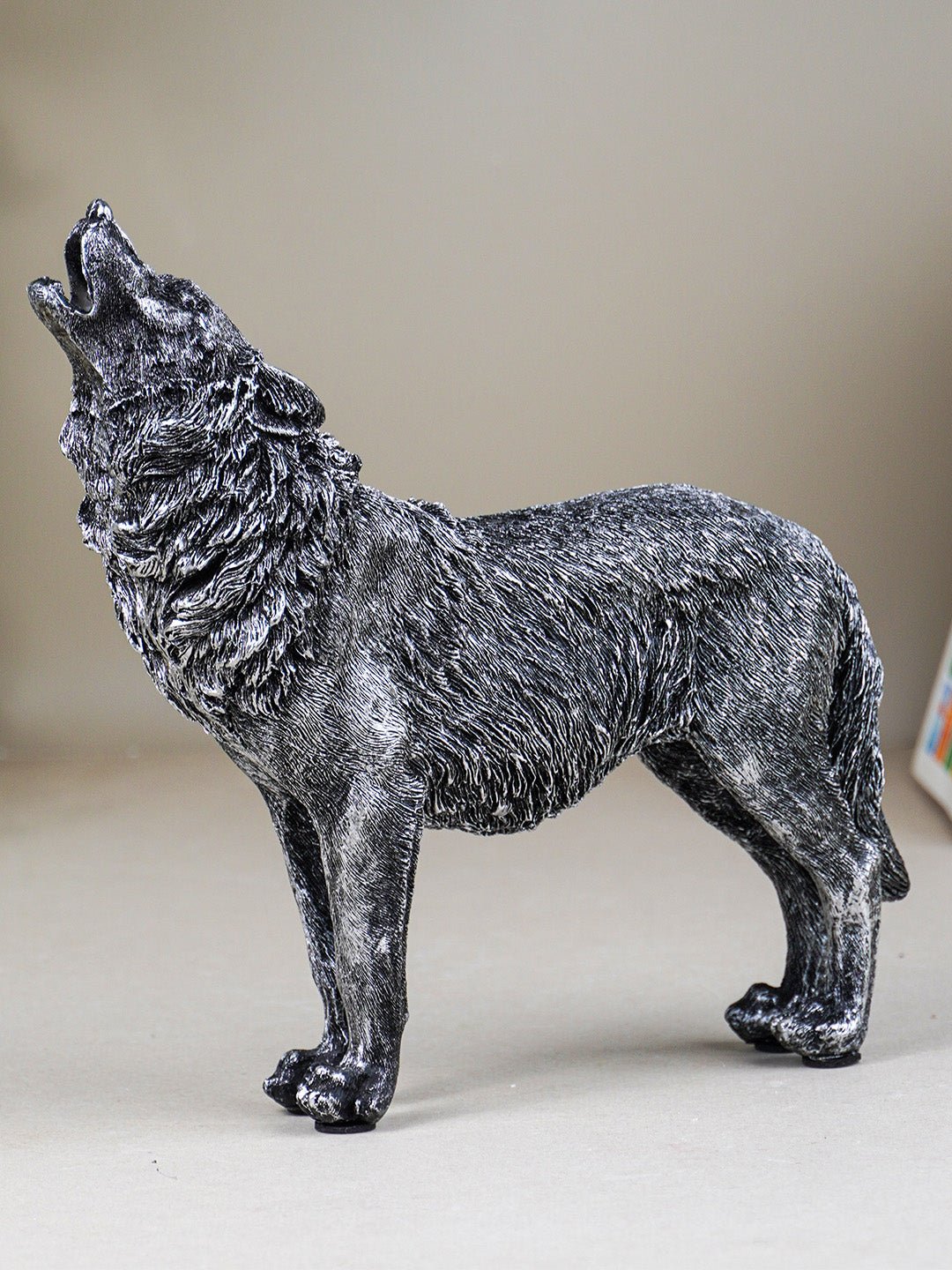 Howling Wolf Figurine - The Golden Theory