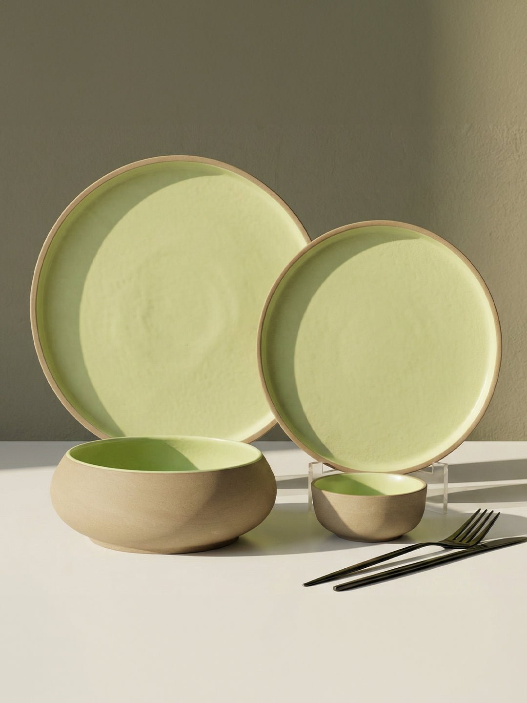 Light Green & Rust Ceramic Dinner Set of 14 - The Golden Theory