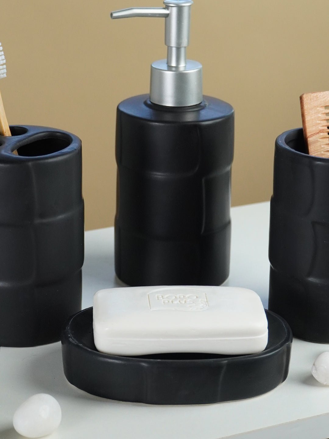 Matte Black Textured Ceramic Bathroom Set of 4 Secondary image