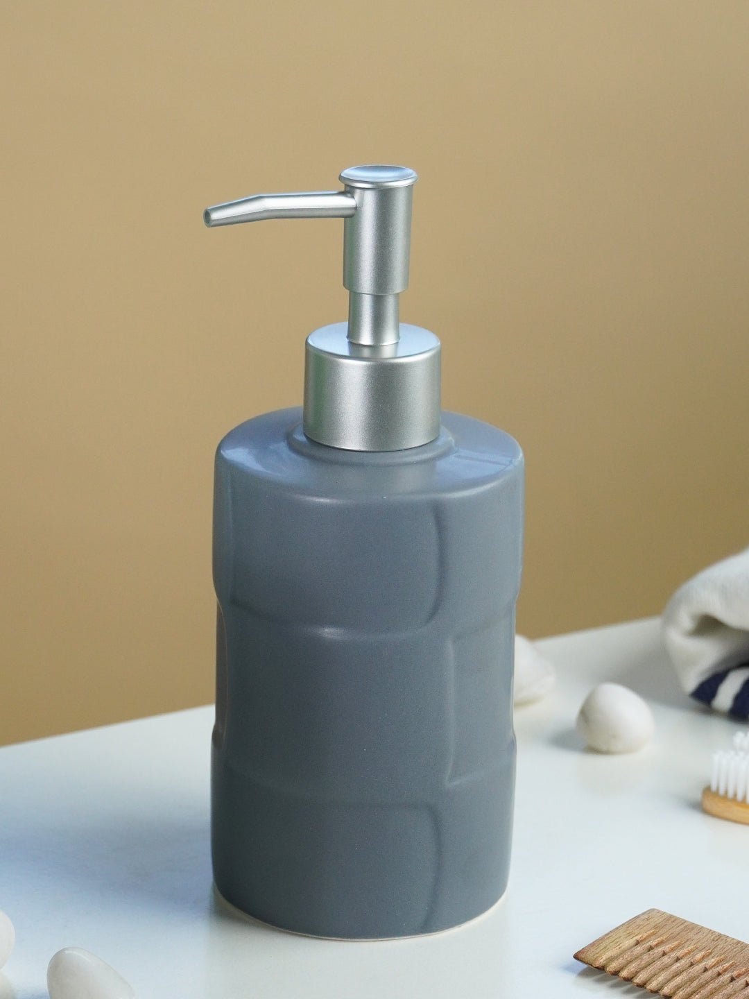 Matte Gray Textured Ceramic Bathroom Set of 4 - The Golden Theory