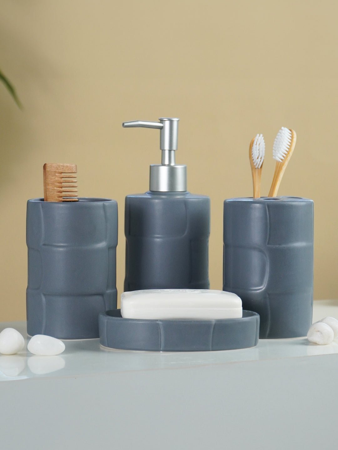 Matte Gray Textured Ceramic Bathroom Set of 4 - The Golden Theory