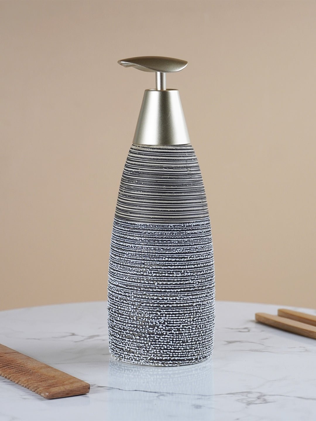 Modern Black & Gold Ceramic Bathroom Accessory Set Secondary image