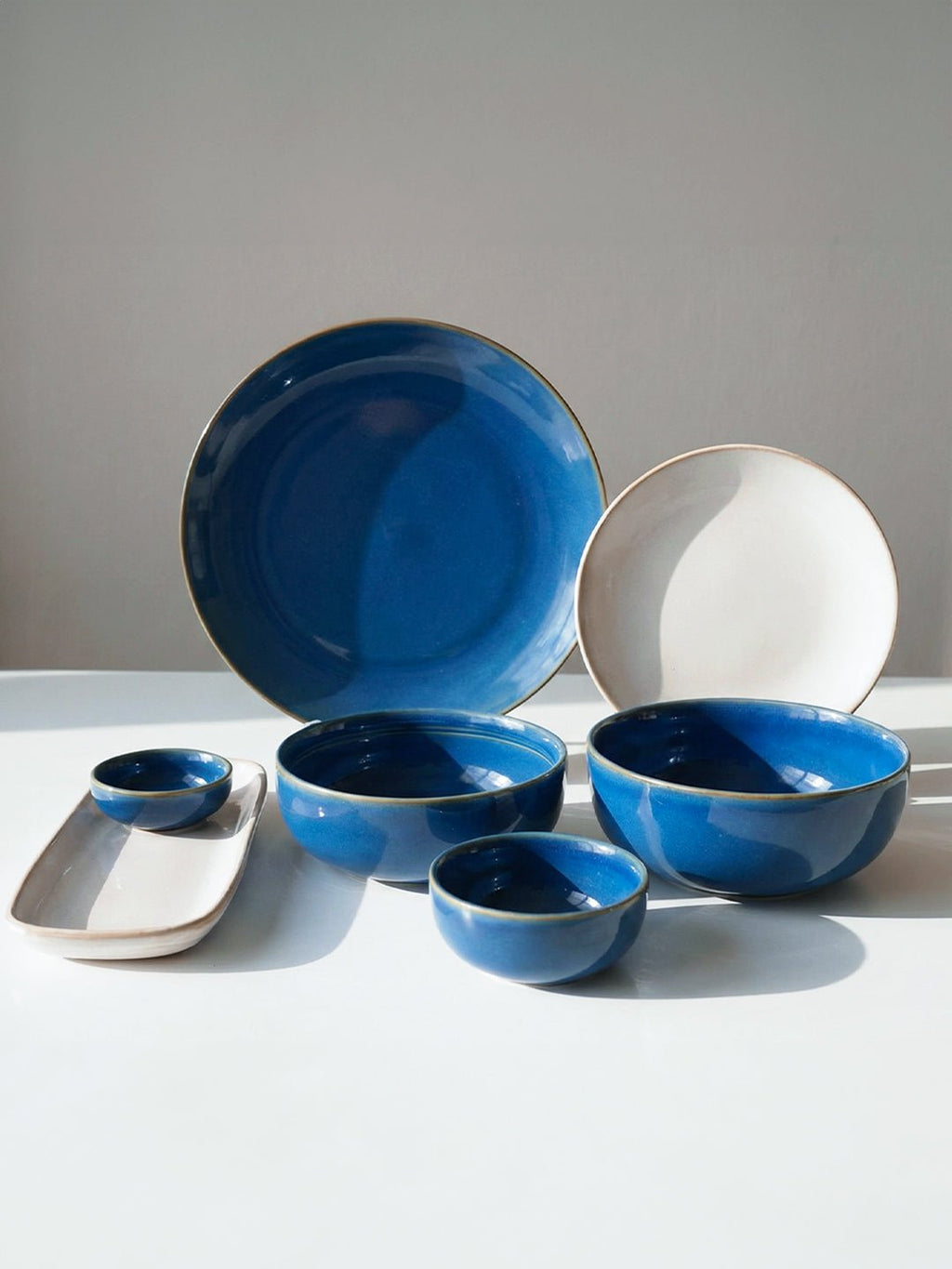 Modern Blue & White Ceramic Dinner Set of 25 - The Golden Theory