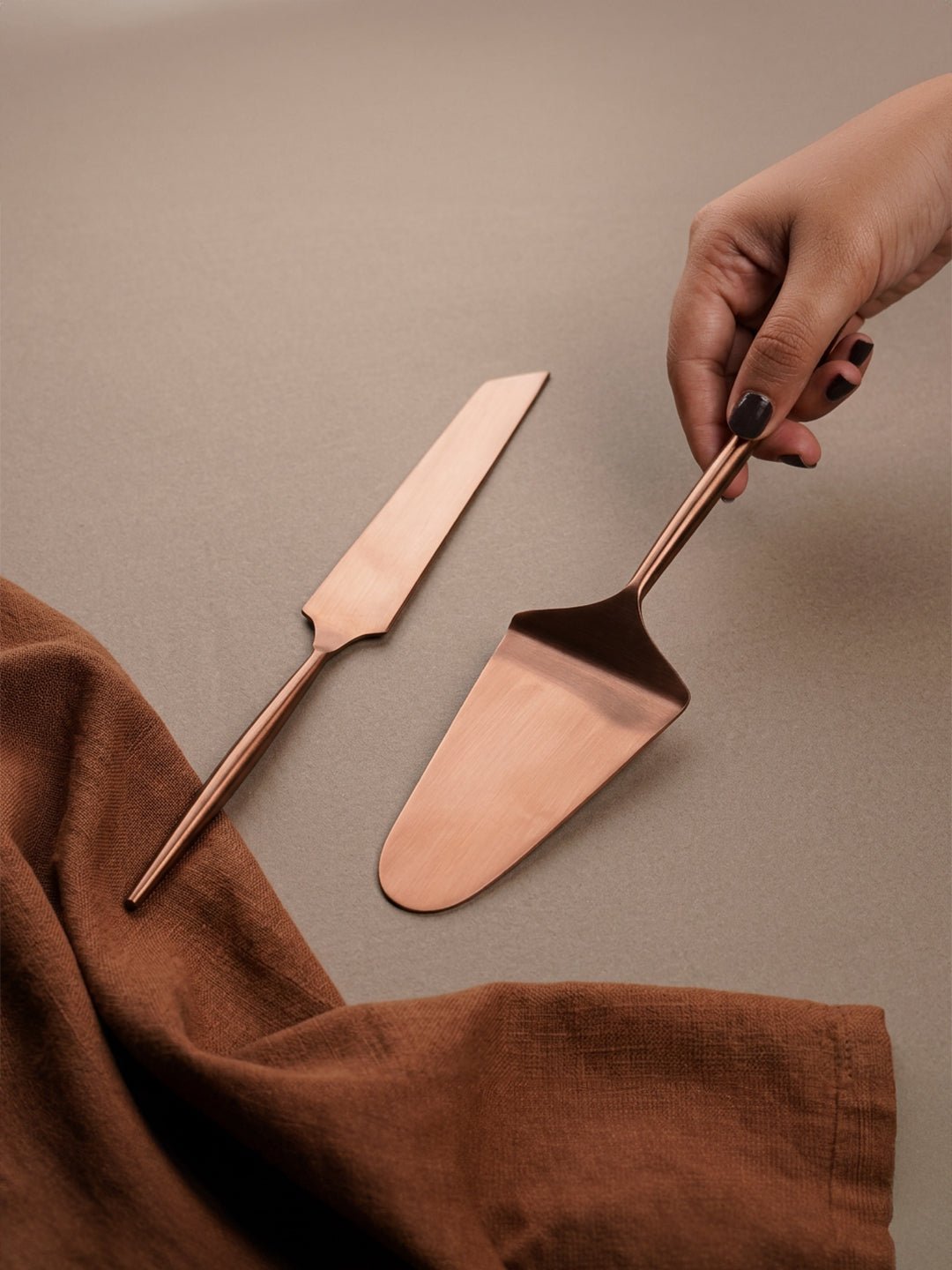 Modern Rose Gold Cake Server Set of 2 Secondary image