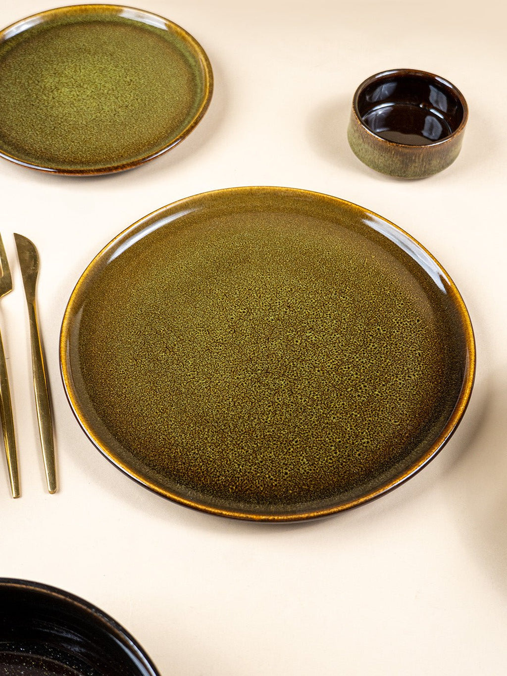 Modern Rustic Green Ceramic Dinner Plate - The Golden Theory