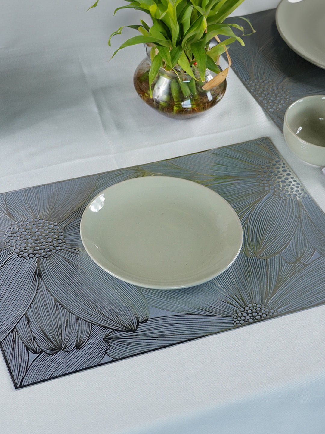Petal Large Table Protector Mats | Set of 2,6 Secondary image