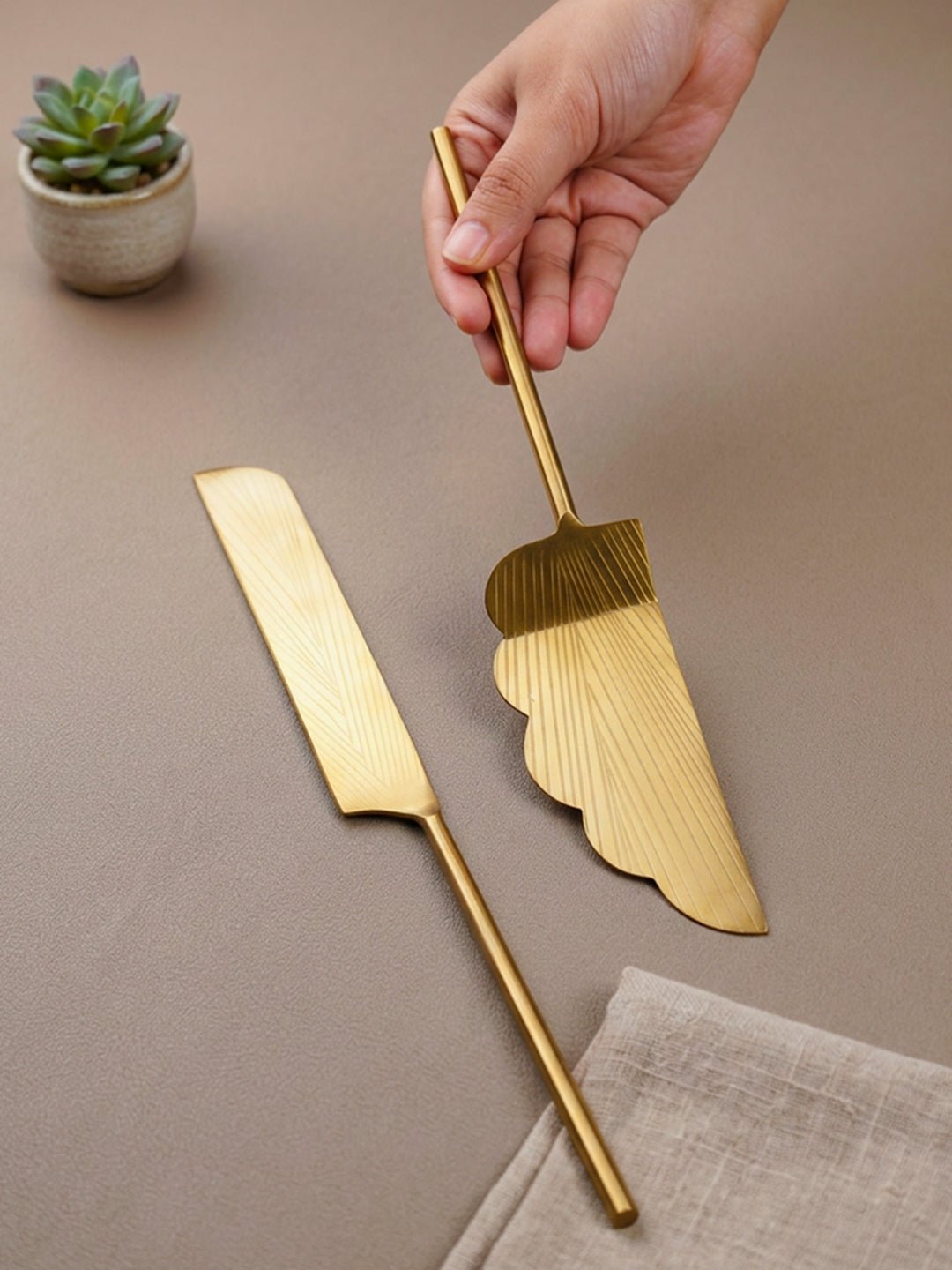 Premium Gold Dessert Server Set of 2 Secondary image