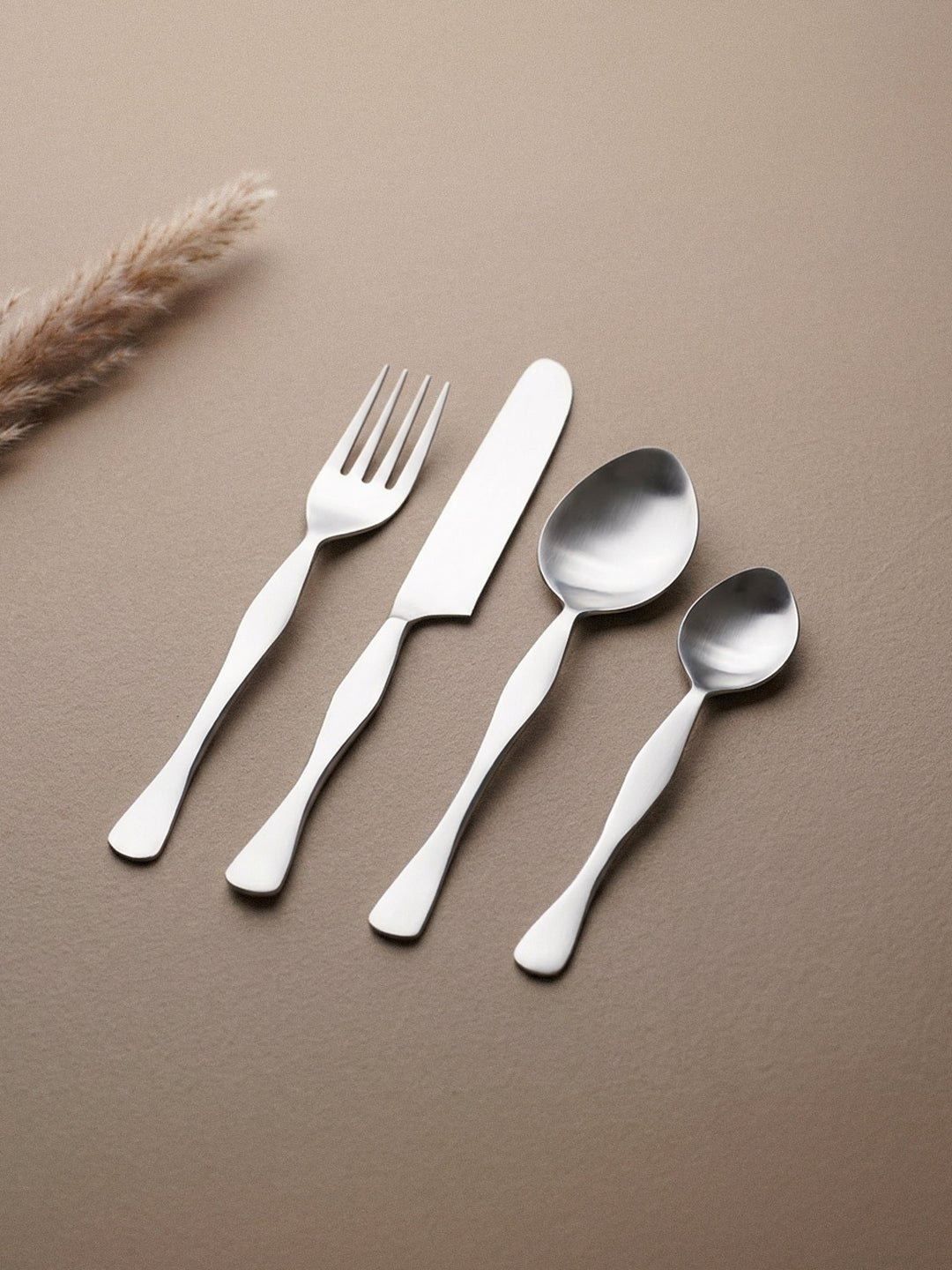 Premium Nickel-Plated Stainless Steel Cutlery Set of 4 - The Golden Theory