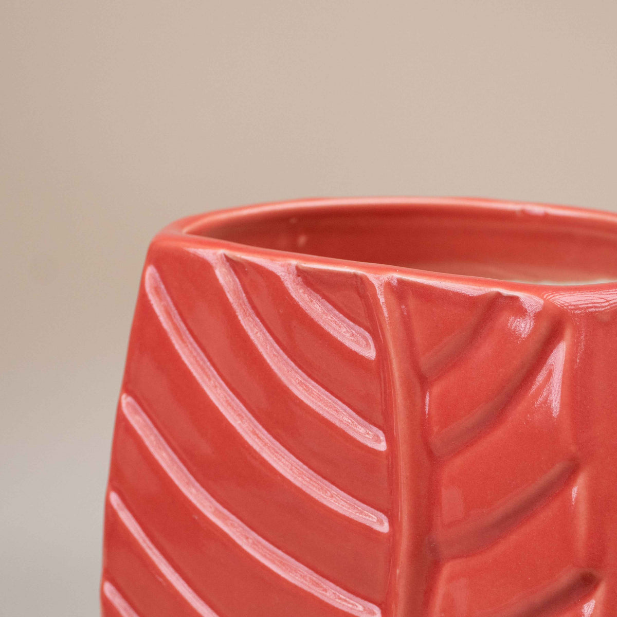 Red Color Leaf Shaped Flower Vase