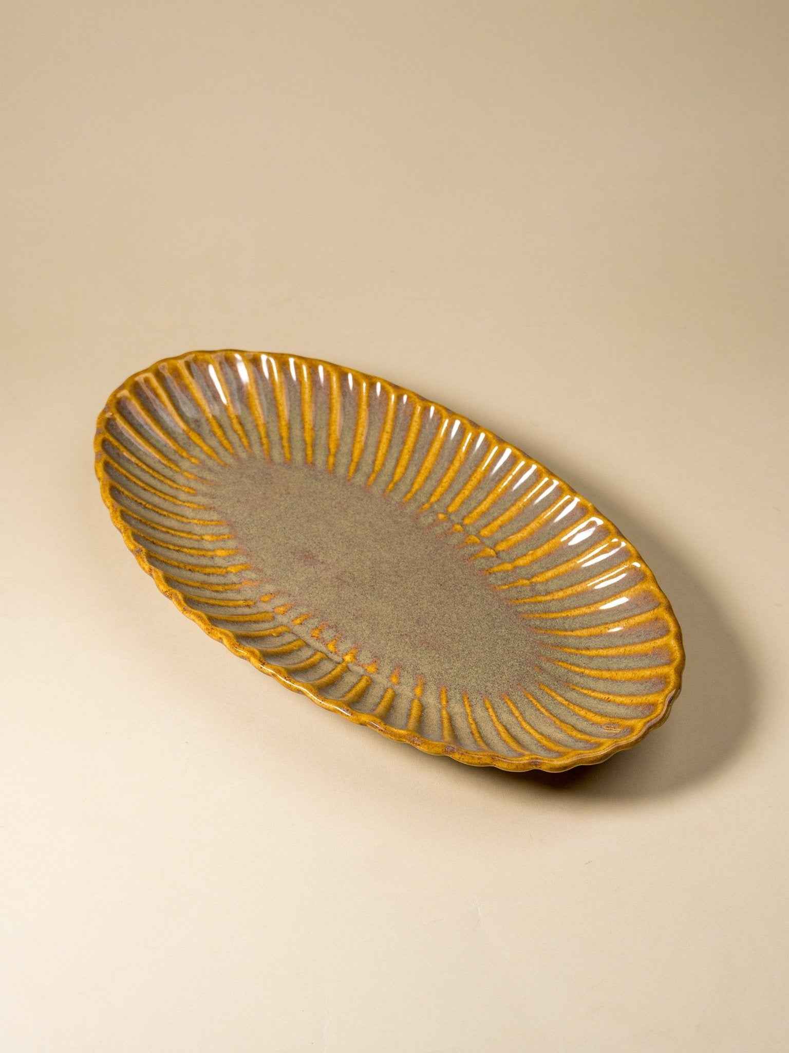 Ribbed Amber Oval Serving Platter Secondary image