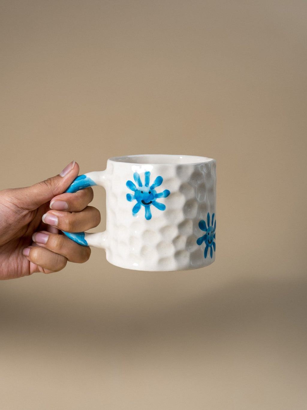 Smiley Daisy Hand-Painted Textured Mug – Blue - The Golden Theory
