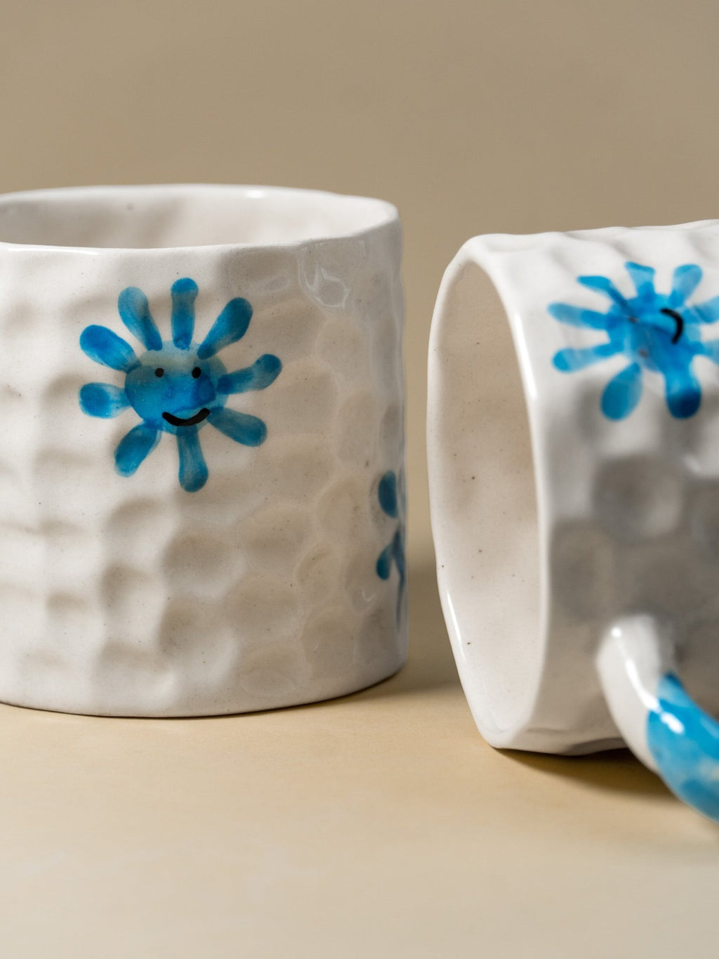 Smiley Daisy Hand-Painted Textured Mug – Blue - The Golden Theory
