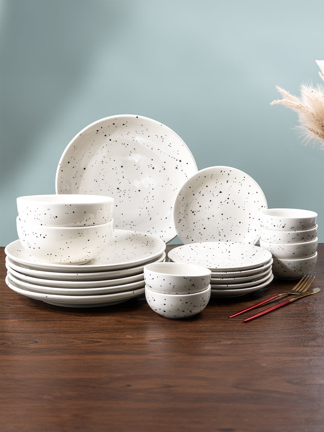 Speckled White Minimalist Ceramic Dinner Set of 20 - The Golden Theory