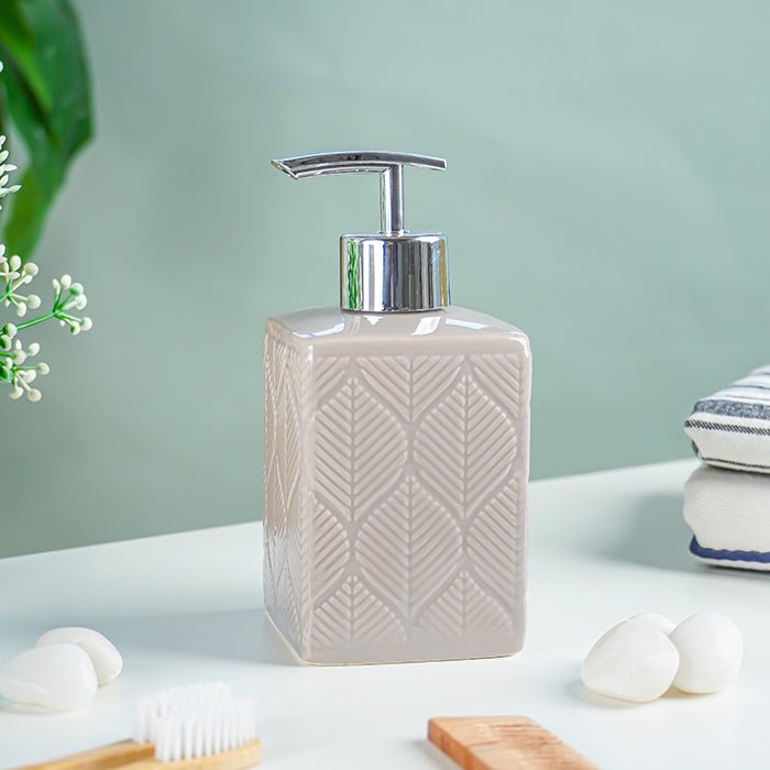 Taupe Leaf-Patterned Ceramic Bathroom Set of 3 - The Golden Theory