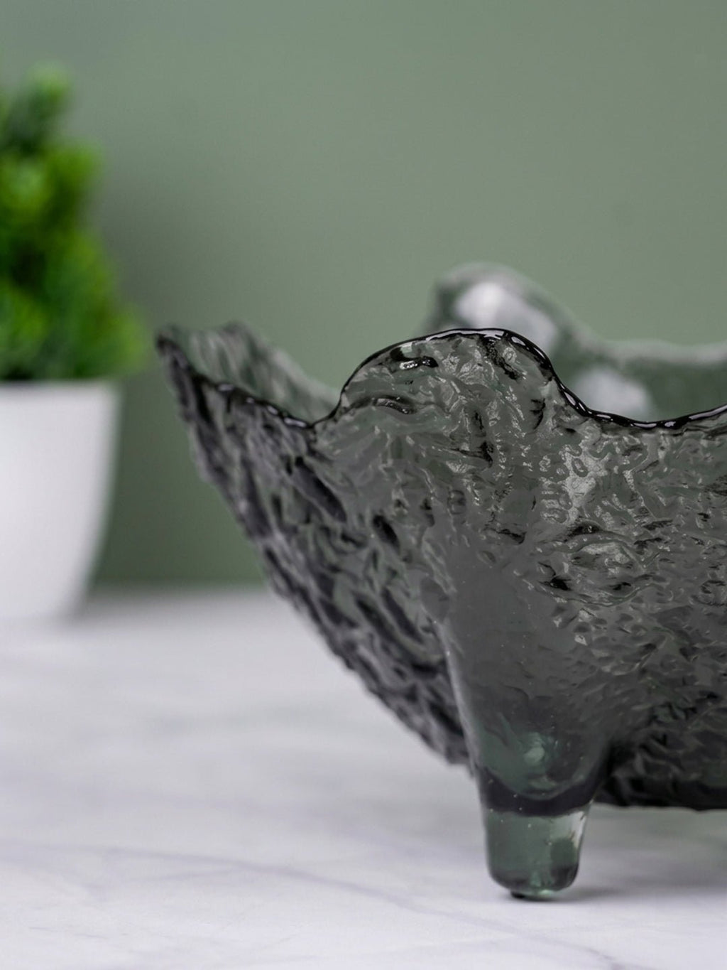 Textured Black Glass Bowl with Pedestal Base - The Golden Theory