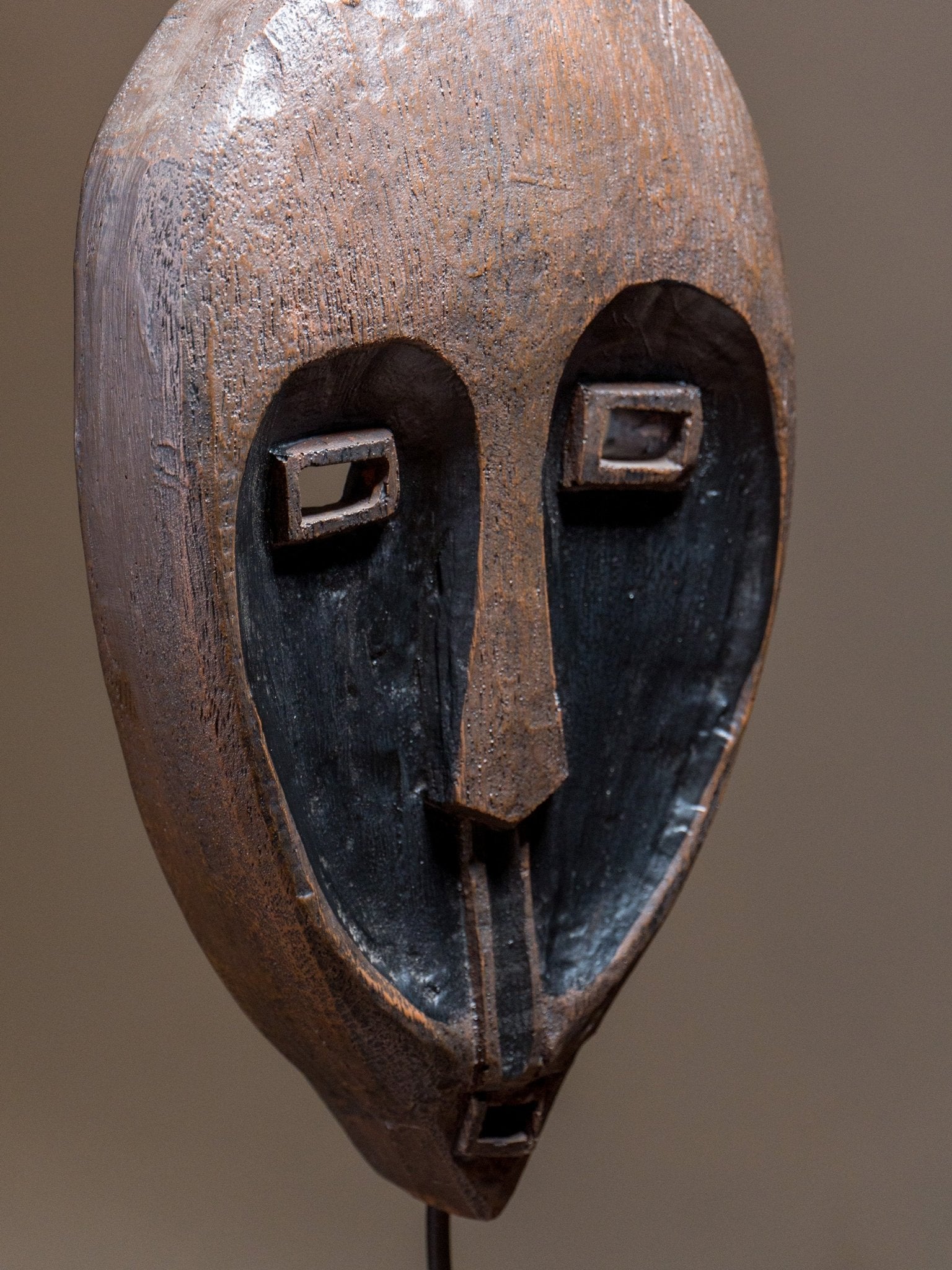 Tribal Wood-Look Mask Sculpture – Elongated Oval Face Statue Secondary image