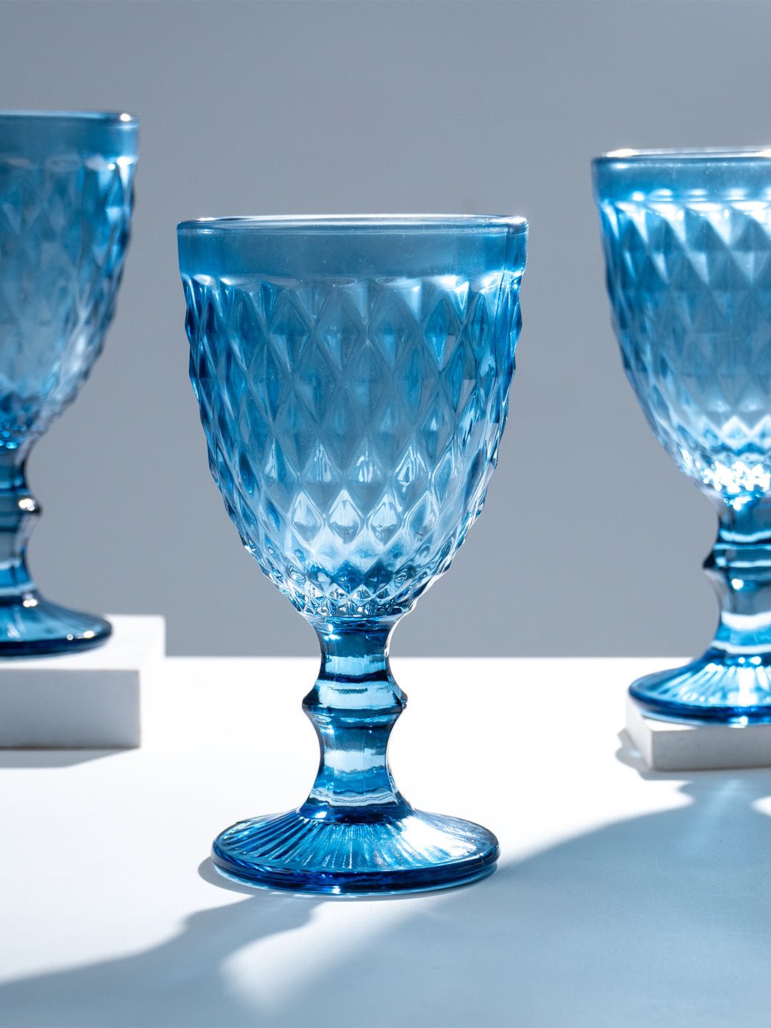 Vintage-Style Diamond Cut Glass Goblet - Set of 6 - The Golden Theory