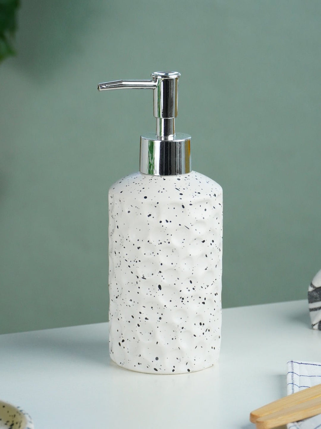 White and Black Speckled Ceramic Bathroom Set of 3 - The Golden Theory