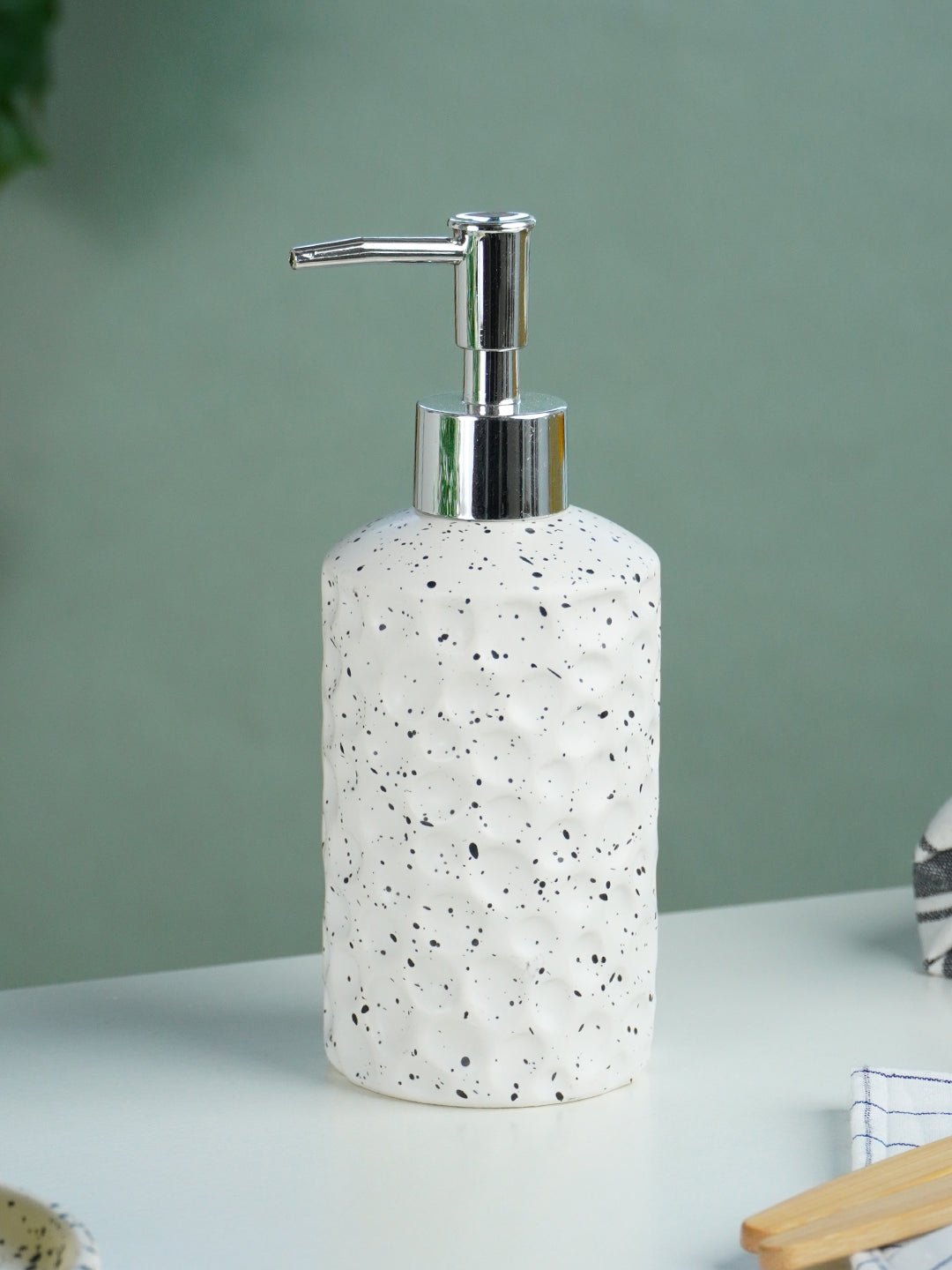 White and Black Speckled Ceramic Bathroom Set of 3 - The Golden Theory