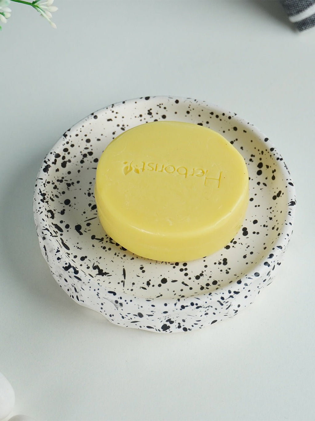White and Black Speckled Ceramic Bathroom Set of 3 - The Golden Theory