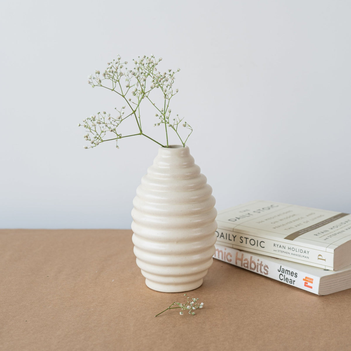 White Ceramic Aesthetic Flower Vase - The Golden Theory Main image