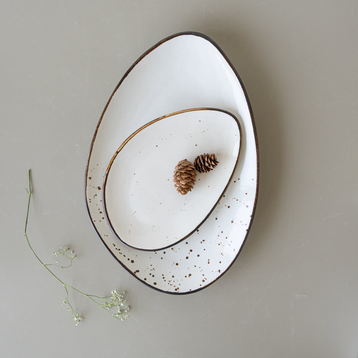 White Ceramic Oval Shaped Platter | Set of 2 - The Golden Theory