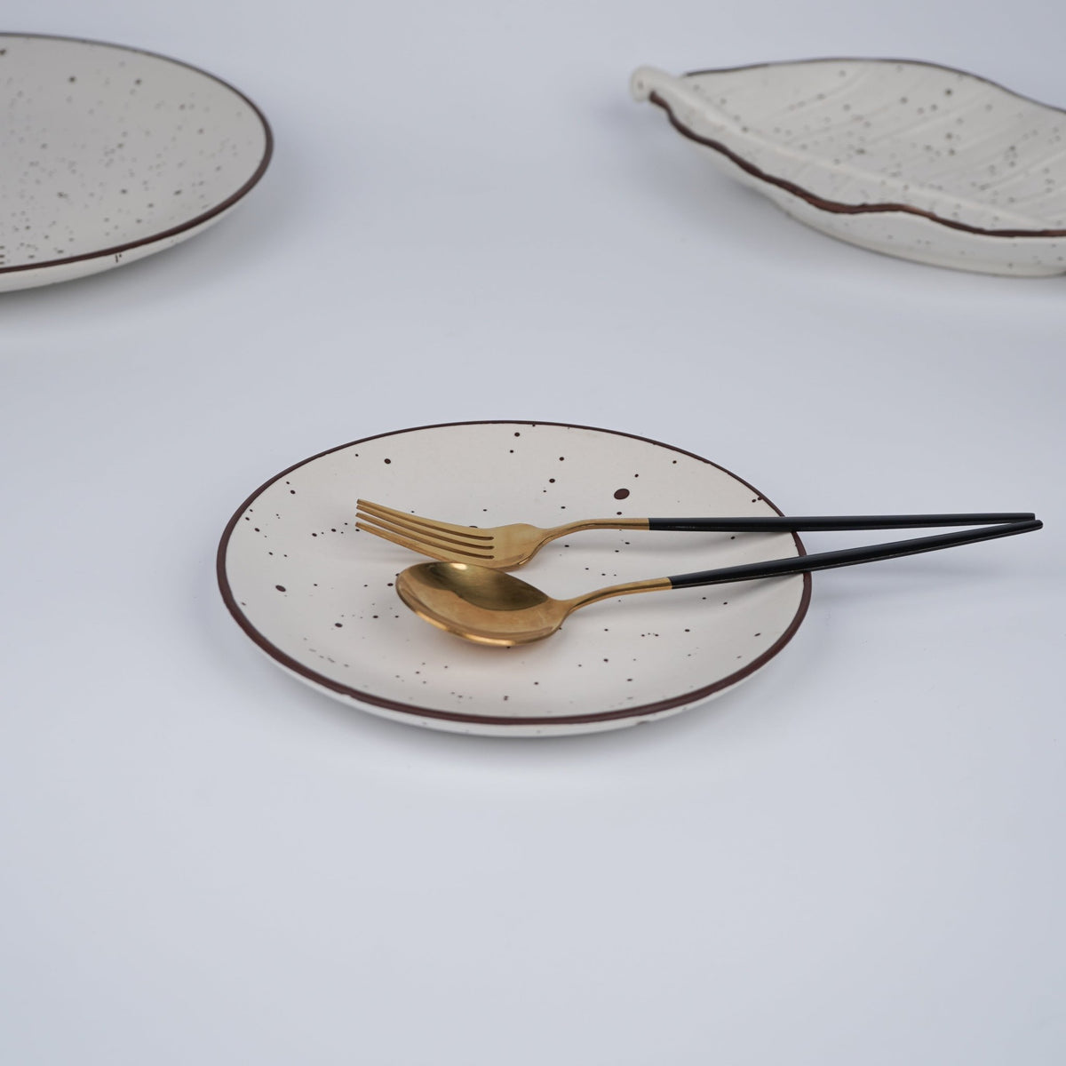 White Ceramic Speckled Dinner Set (Set of 19) - The Golden Theory